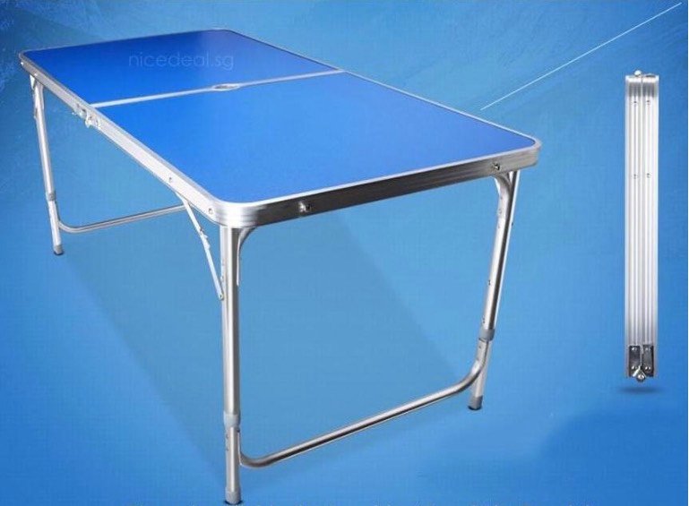 Portable foldable table