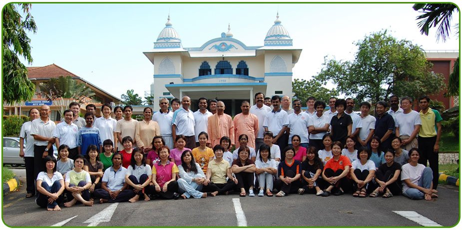 Nikam Yoga members in a group photo
