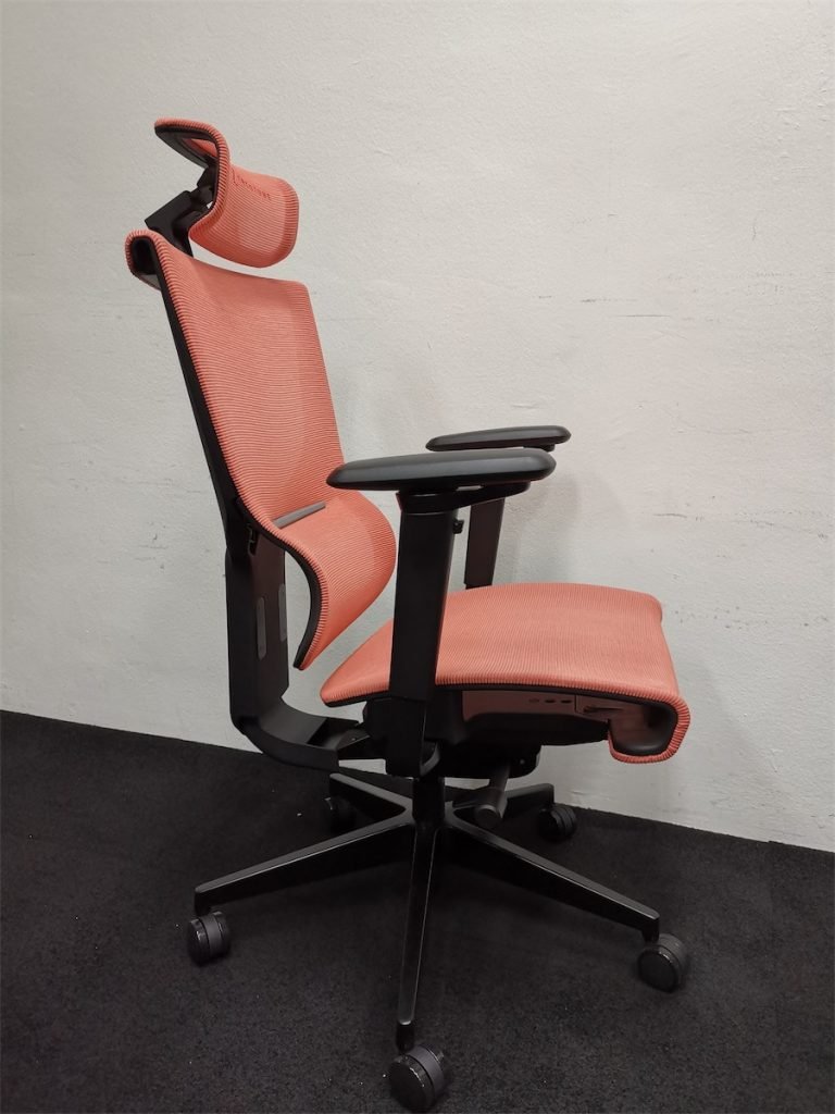 Side view of the ErgoTune Supreme chair